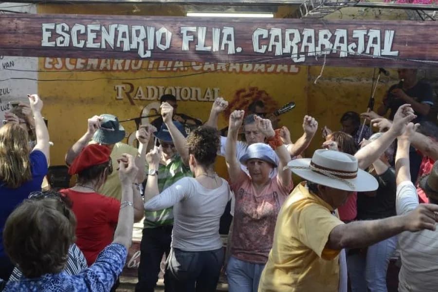 La familia Carabajal reabre su histórica casa en el barrio Los Lagos para un encuentro cultural