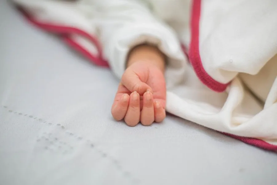 Buscan a una madre que escapó de un hospital de Posadas con su beba tras detectarse cocaína en la sangre de la menor