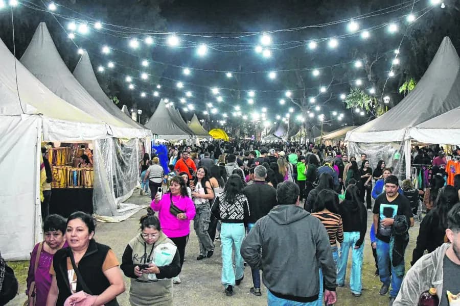 Santiago del Estero celebra su 473º aniversario con una megaagenda de eventos y la tradicional Marcha de los Bombos