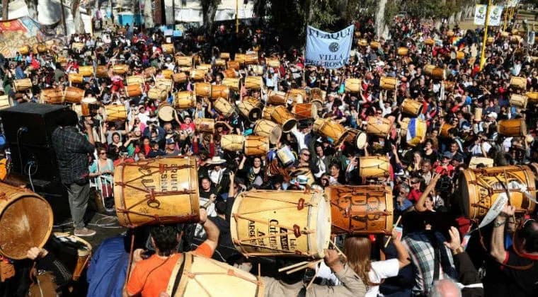 Santiago del Estero late al ritmo de la 24° Marcha de los Bombos con columnas desde los cuatro puntos cardinales