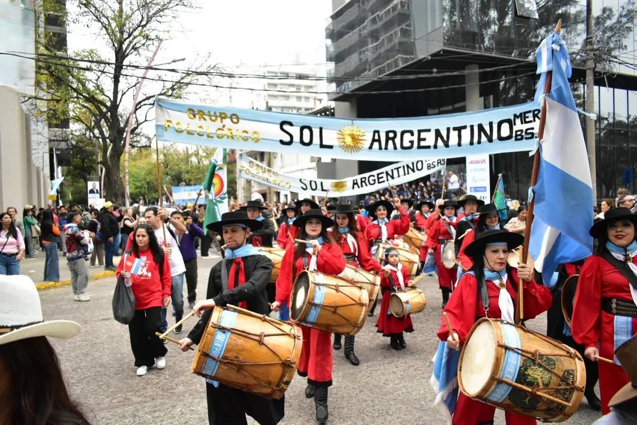 La Marcha de los Bombos tuvo un emotivo paso por el Multimedio LV11 - Nuevo Diario con la actuación del Coro de Niños de la Provincia