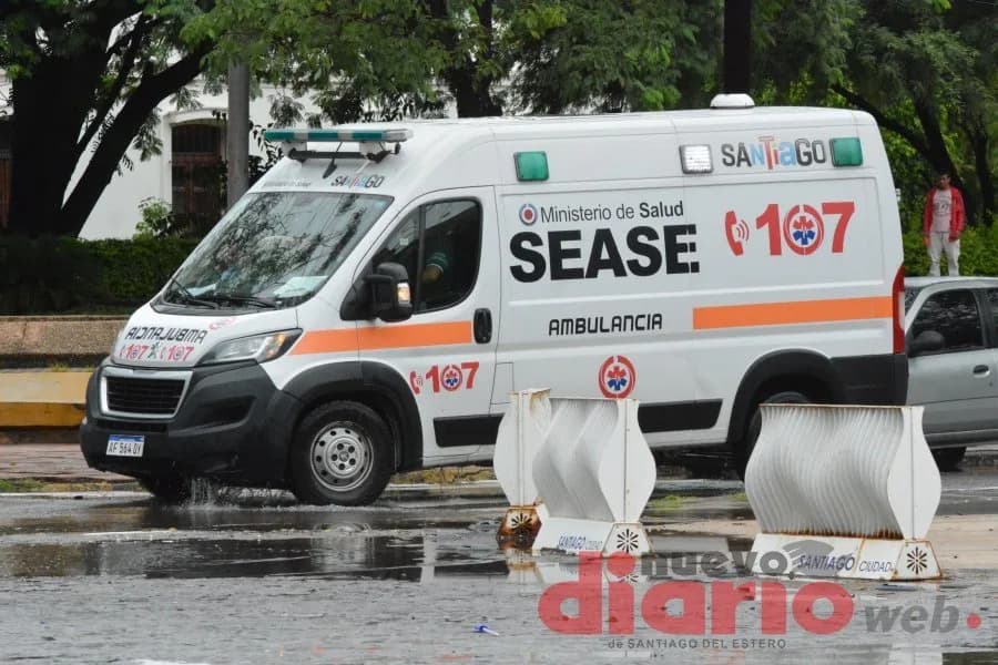 Un motociclista se cayó en el barrio Ejército Argentino tras ser impactado por una pelota con la que jugaban unos niños