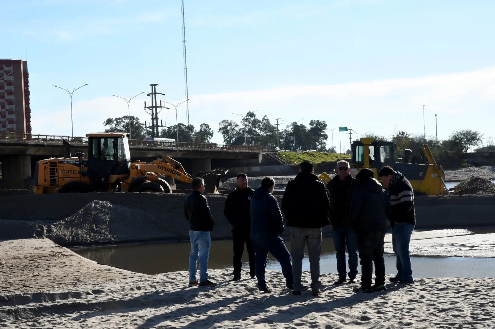 El Gobierno ejecuta un plan de defensas hídricas para prevenir inundaciones en Santiago del Estero