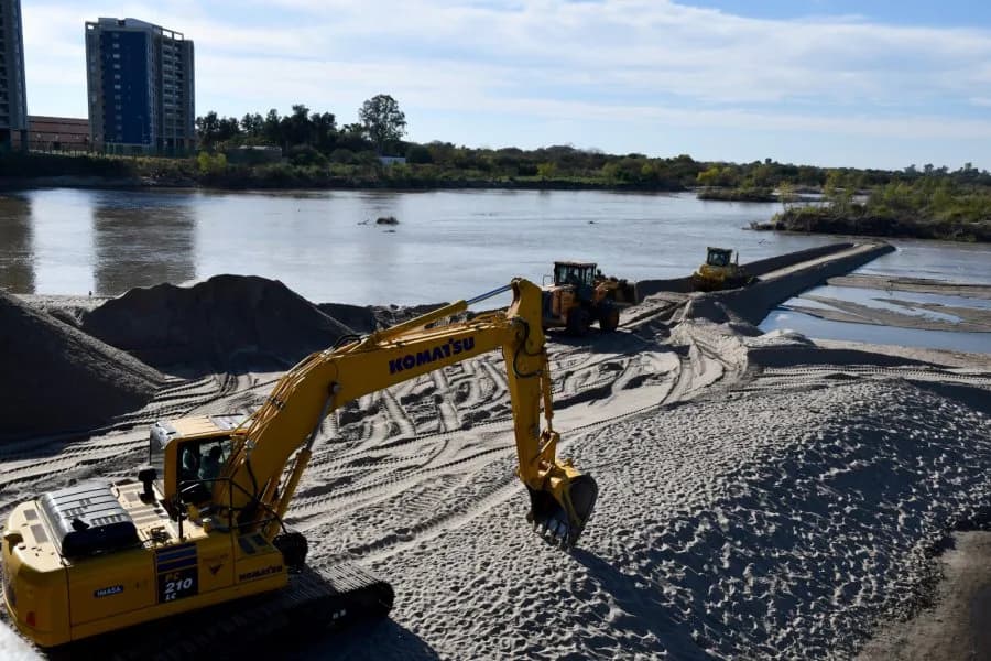 Avanza el plan del Gobierno para reconstruir defensas hídricas en suelo santiagueño