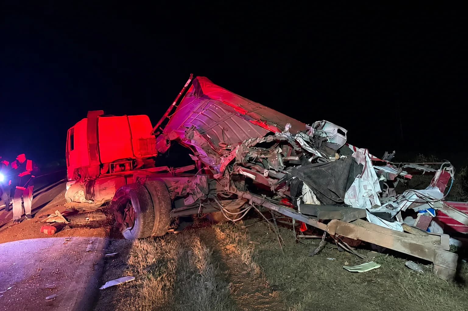 Un camionero murió tras un violento choque frontal entre dos camiones en la Ruta 34