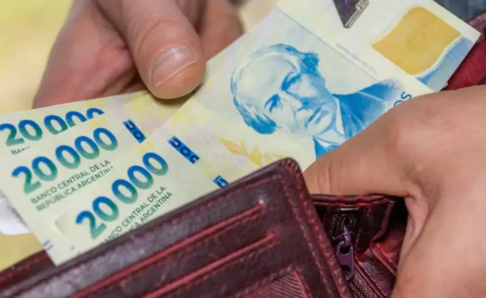 Anses confirmó un aumento del 1,9% para la AUH en agosto: cuánto se cobrará