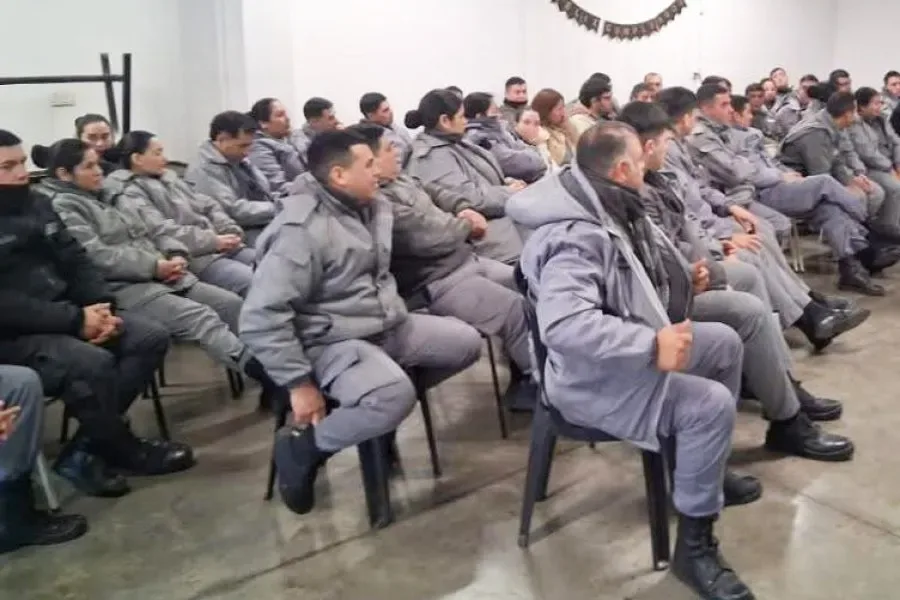 Capacitación sobre salud mental y bienestar laboral en el Servicio Penitenciario Provincial por el Mes del Agente