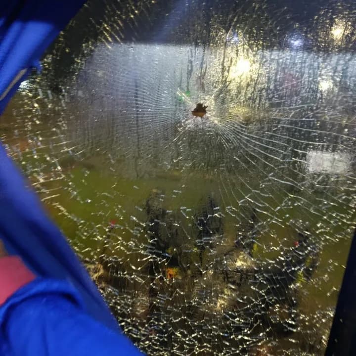 Balearon micros con hinchas de Tigre tras la victoria ante Nacional en Uruguay