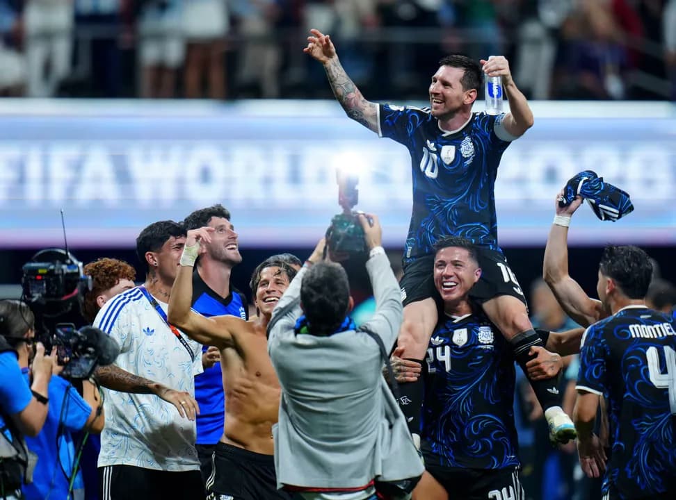 La FIFA presentó el 11 ideal del Mundial 2026 con dos argentinos