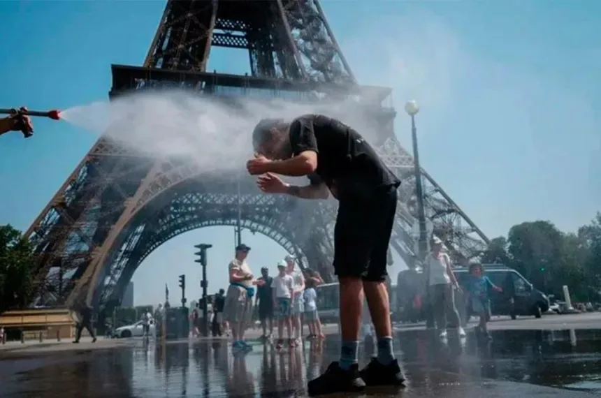 Europa enfrenta una ola de calor extrema con incendios que obligan a evacuar a miles de personas