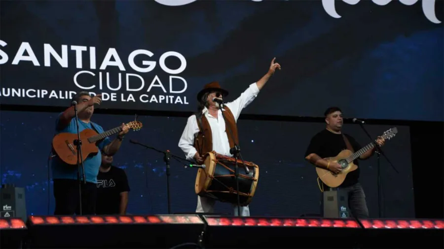 Santiago del Estero celebra sus 473 años con una masiva fiesta popular y una grilla de artistas de primer nivel