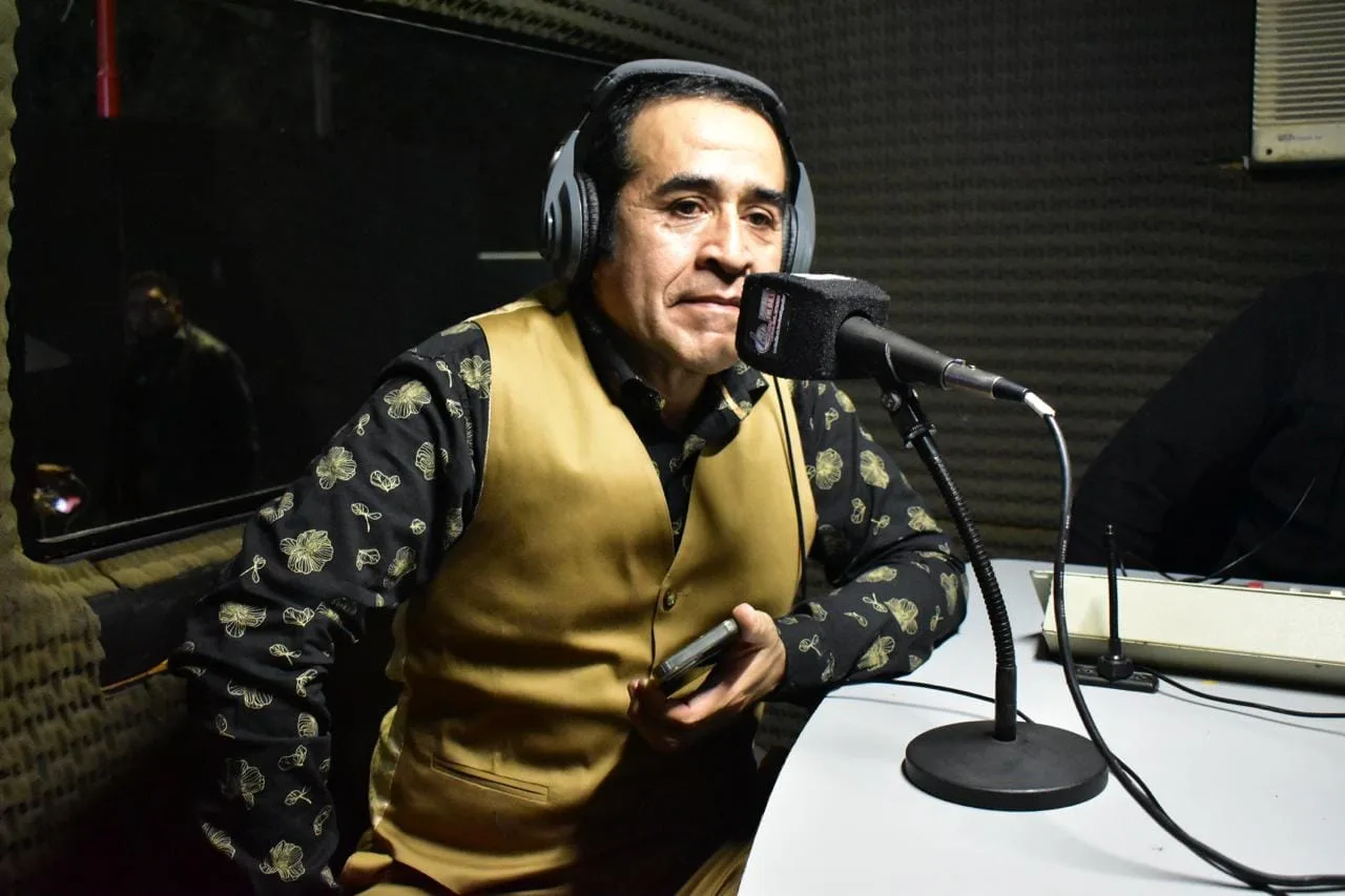 Néstor Garnica sorprendió en pleno show al destacar a Radio LV11 y a Duilio Porello