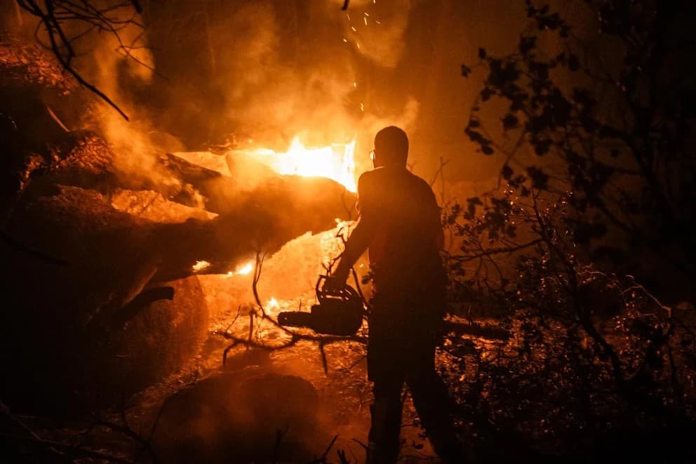 España enfrenta una ola histórica de incendios: más de 106.000 evacuados y 81.000 hectáreas arrasadas