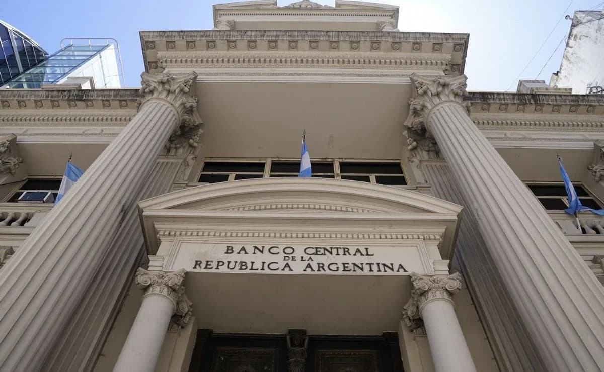 El BCRA habilitó las cuentas sueldo en dólares: cómo funcionarán