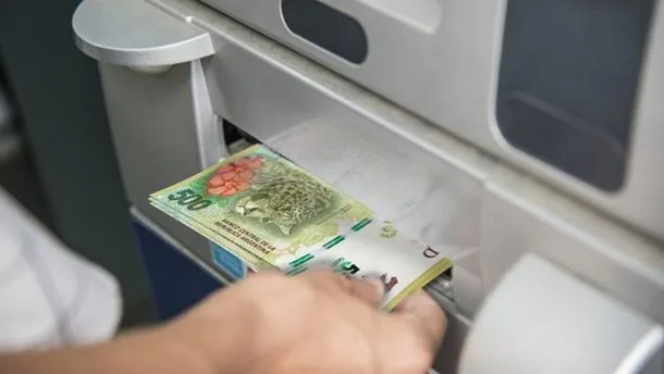 El Banco Central reglamentó las cuentas sueldo en dólares: cómo funcionarán