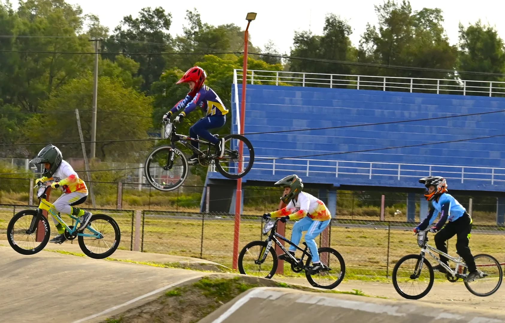 Los jóvenes riders fueron protagonistas de una gran jornada de BMX en "La Catedral"