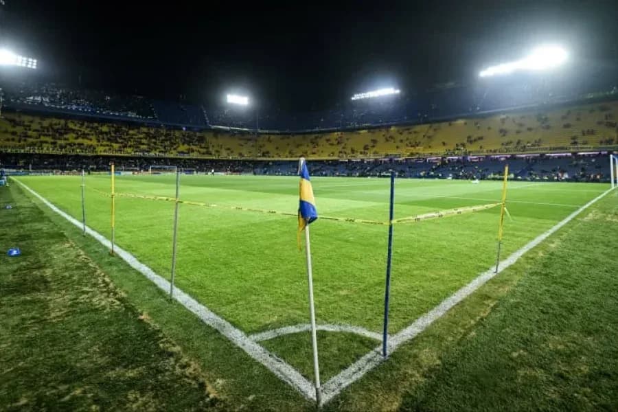 Boca evalúa mudar su localía frente a Estudiantes por el mal estado del campo de juego de La Bombonera