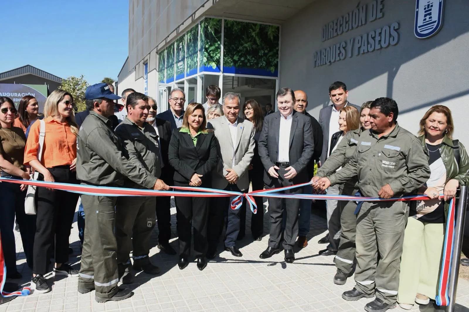 Norma Fuentes, Gerardo Zamora y Mario Benavente inauguraron el nuevo edificio de la Dirección de Parques y Paseos