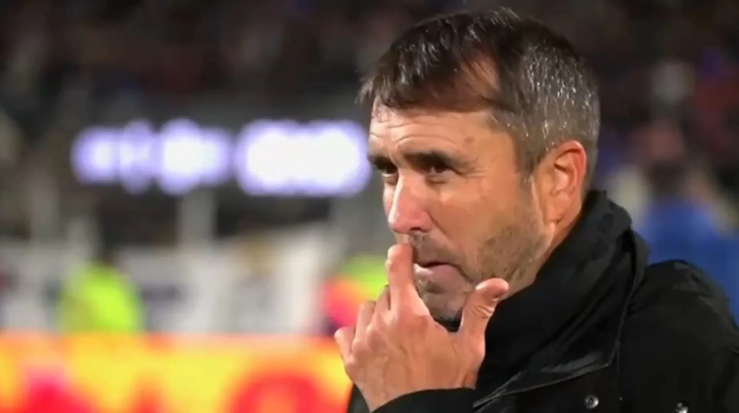 La imagen que reflejó el mal momento de River: Coudet se fue solo tras la derrota