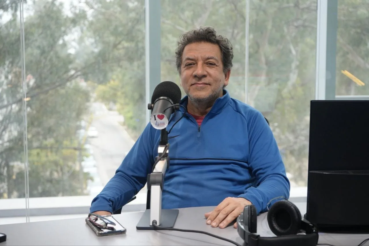 El músico santiagueño Víctor Simón regresa con un concierto en el Salón de los Espejos
