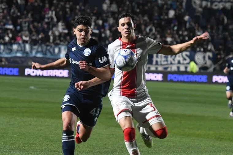Independiente Rivadavia derrotó a Huracán y volvió a prenderse arriba en el Clausura