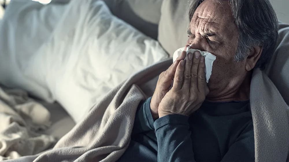 Por qué los adultos mayores son los más vulnerables al frío y cómo protegerlos