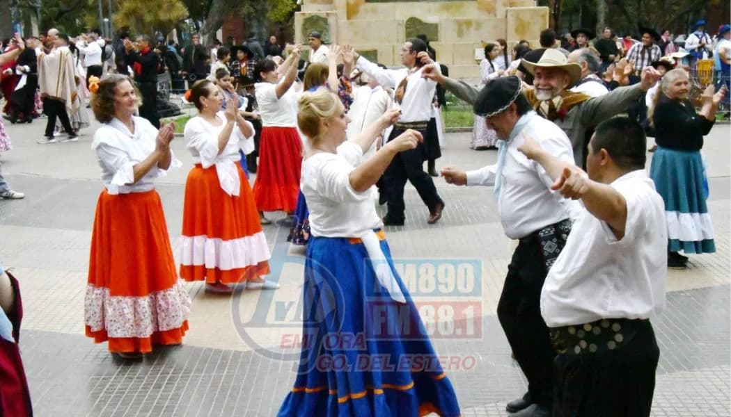 Con una multitud, Santiago Baila despidió el Mes Aniversario de la ciudad