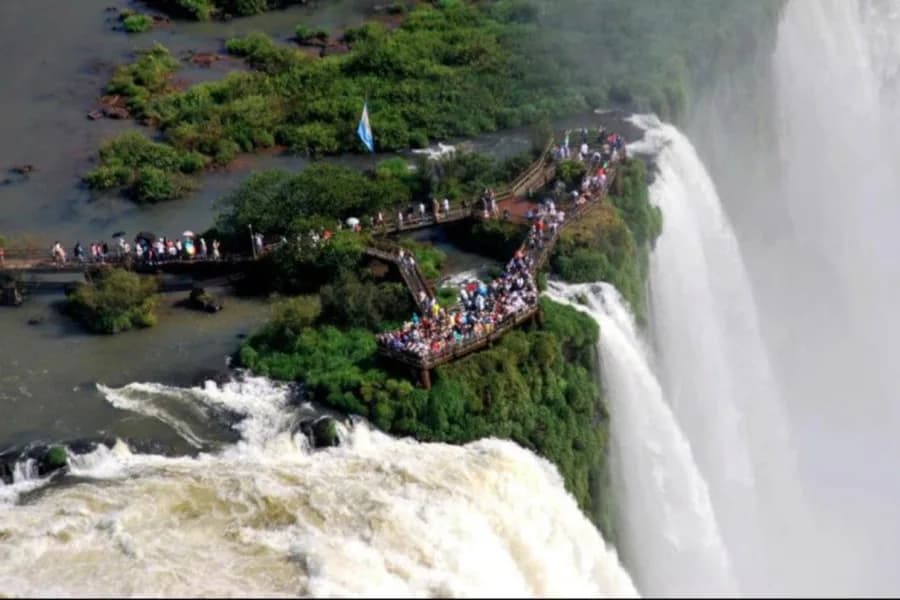 Cierran el acceso a la Garganta del Diablo por tareas preventivas ante la crecida del río Iguazú