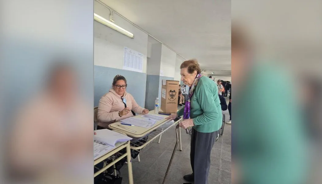 A sus 103 años, ejerció su derecho al voto y dejó una lección de compromiso cívico