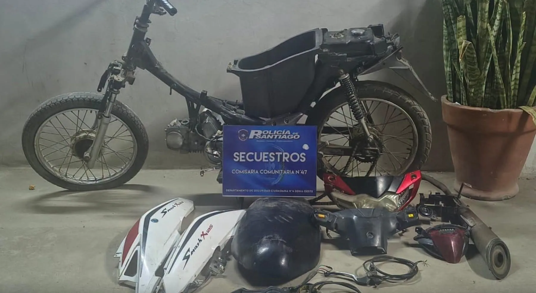 La Policía de La Banda recuperó una motocicleta horas después de un violento robo