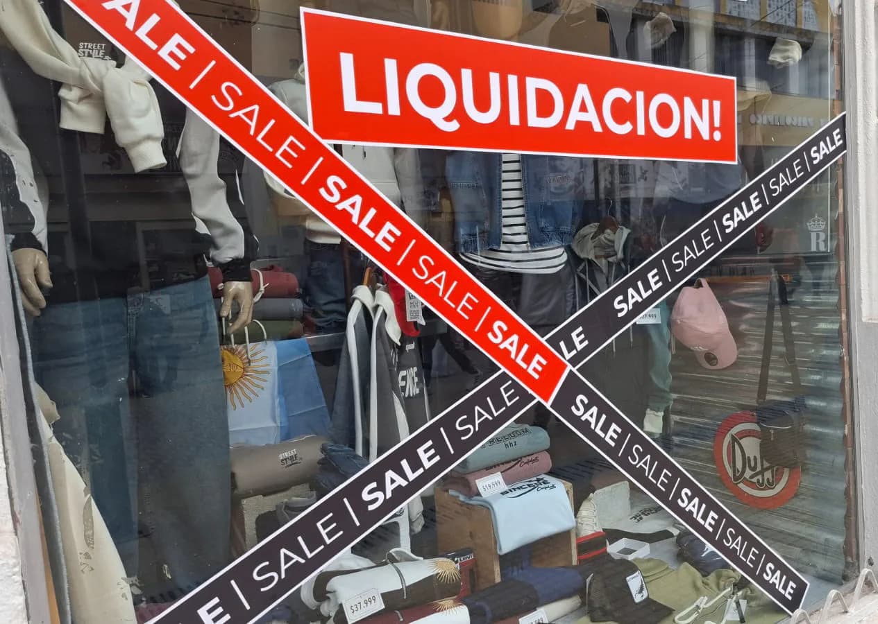 Vidrieras a puro descuento: liquidan mercadería para recuperar ventas y hacer caja