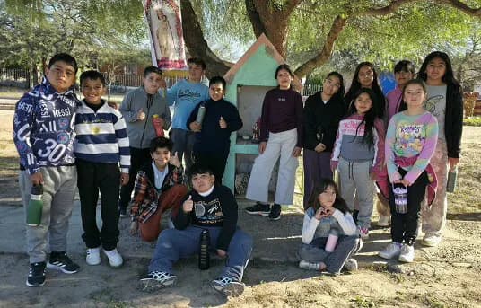 Pequeños pasos de fe: niños de Catequesis recorrieron las grutas de Lugones