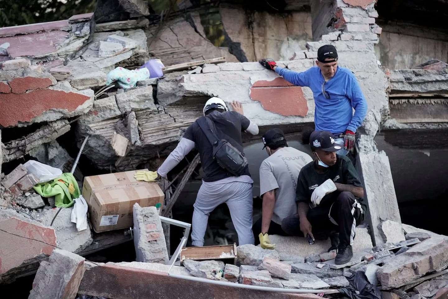 Video | Milagro entre los escombros: rescataron con vida a un bebé tras el terremoto en Colombia