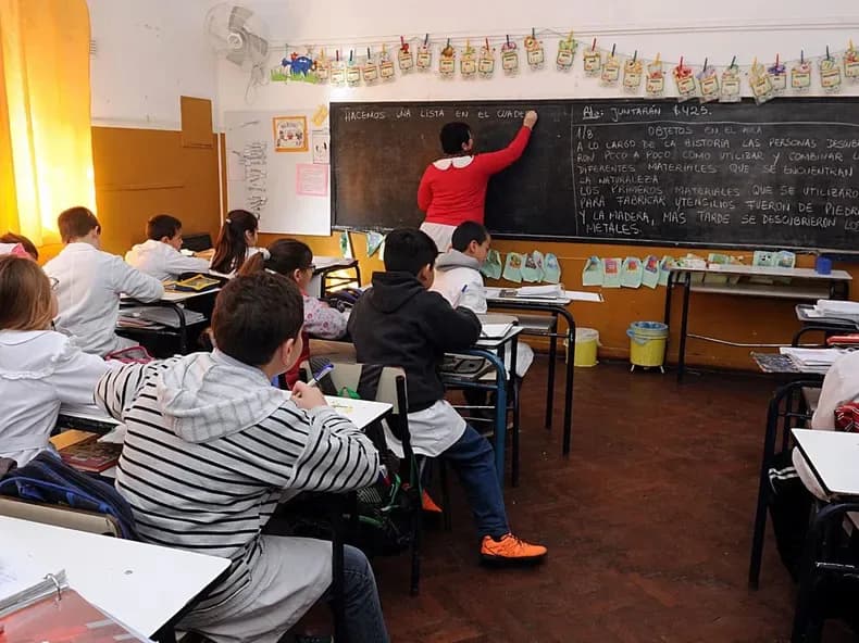 Santiago del Estero lidera la mejora del salario docente a nivel nacional