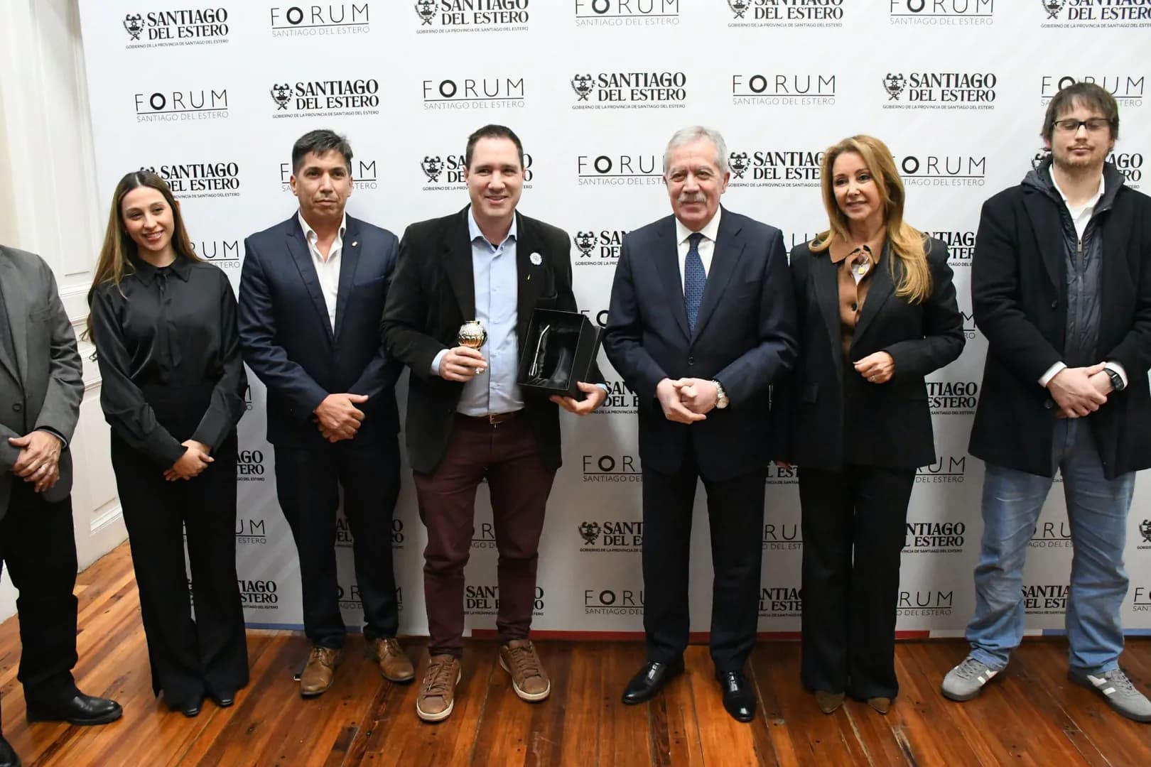 El gobernador Elías Suárez se reunió con el economista Damián Di Pace en el marco de Emprender 2026