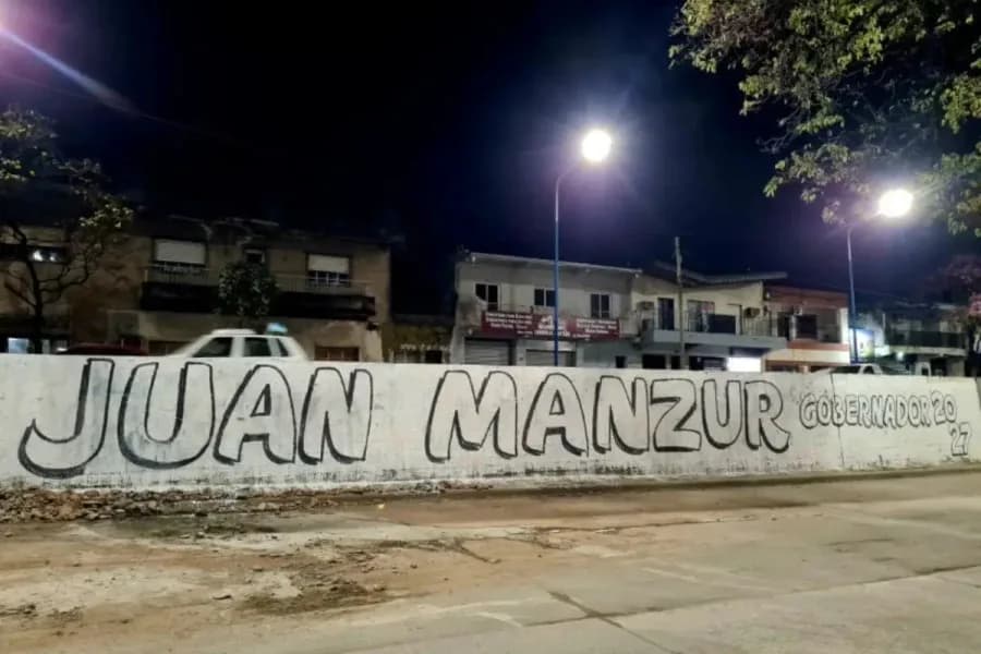 “Manzur 2027”: las pintadas que recalientan la interna peronista en Tucumán