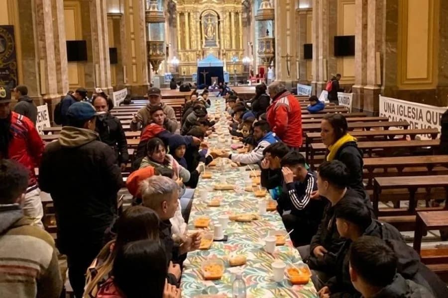 Uno de cada tres argentinos acudió a una iglesia en busca de asistencia