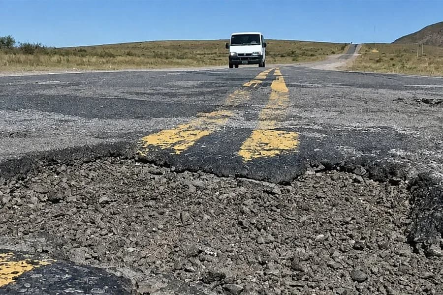 El Gobierno admitió que retiene parte de los fondos destinados a las rutas