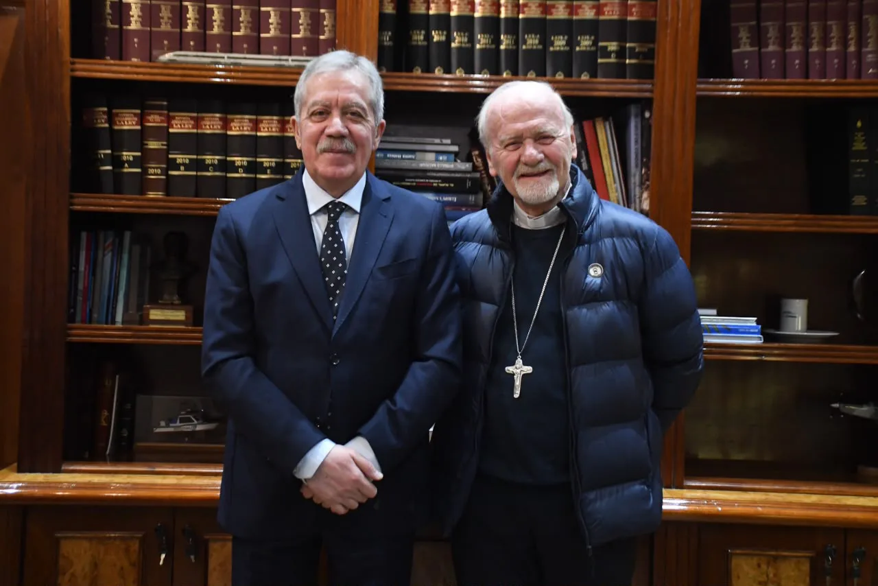 El gobernador Elías Suárez se reunió con el cardenal Vicente Bokalic Iglic y fue invitado a la Semana Social 2026
