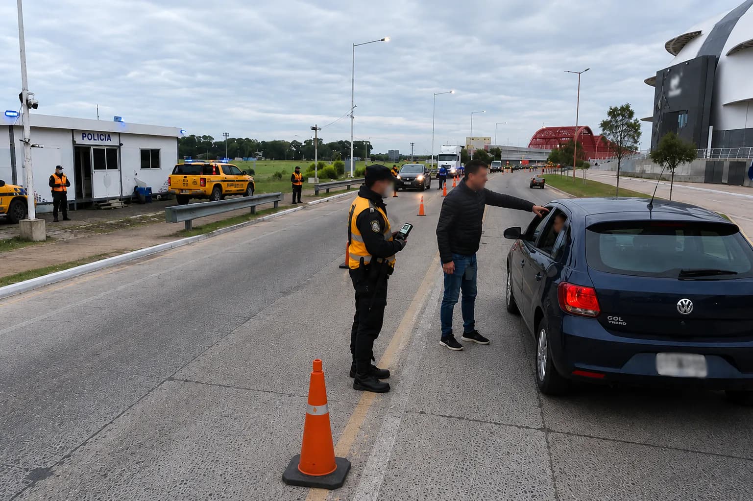 Alerta por alcoholemia: más de 20 vehículos retenidos en los accesos entre Santiago y La Banda