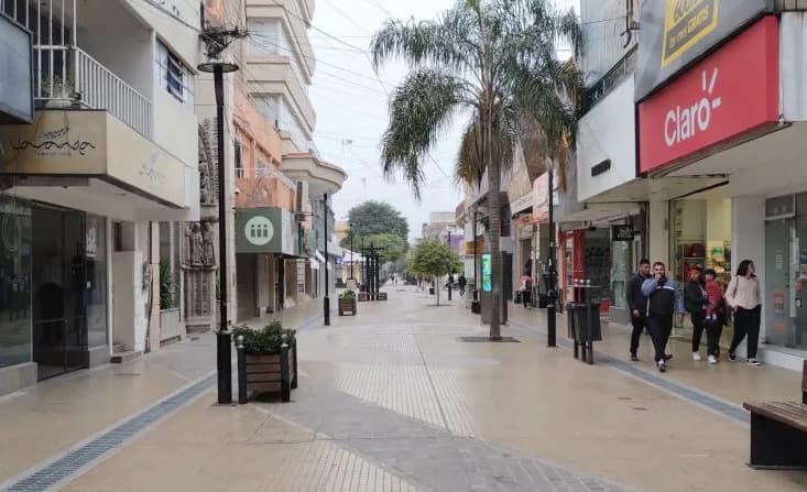 ¿Abren los comercios hoy? La recomendación para este lunes feriado