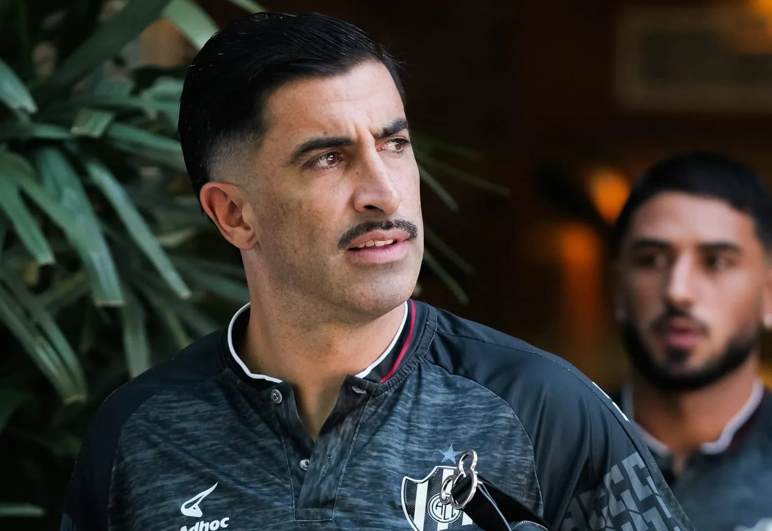Michael Santos, caliente tras la derrota: “Nos hicimos el gol nosotros solos”