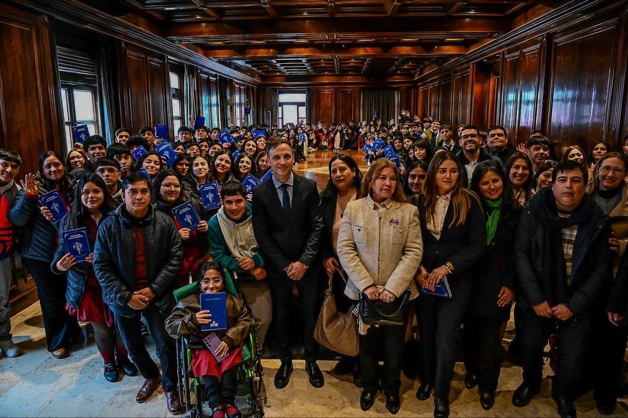 “Conociendo mi provincia”: alumnos de Loreto y Fernández visitaron Casa de Gobierno