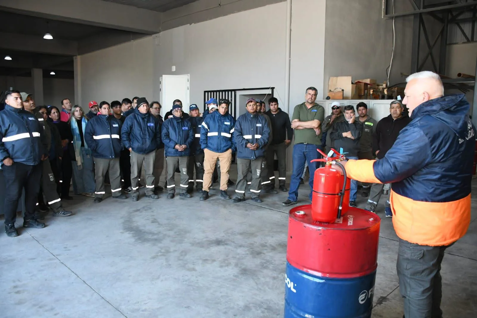 La Municipalidad capacitó al personal de Parques y Paseos en prevención de incendios y uso de matafuegos
