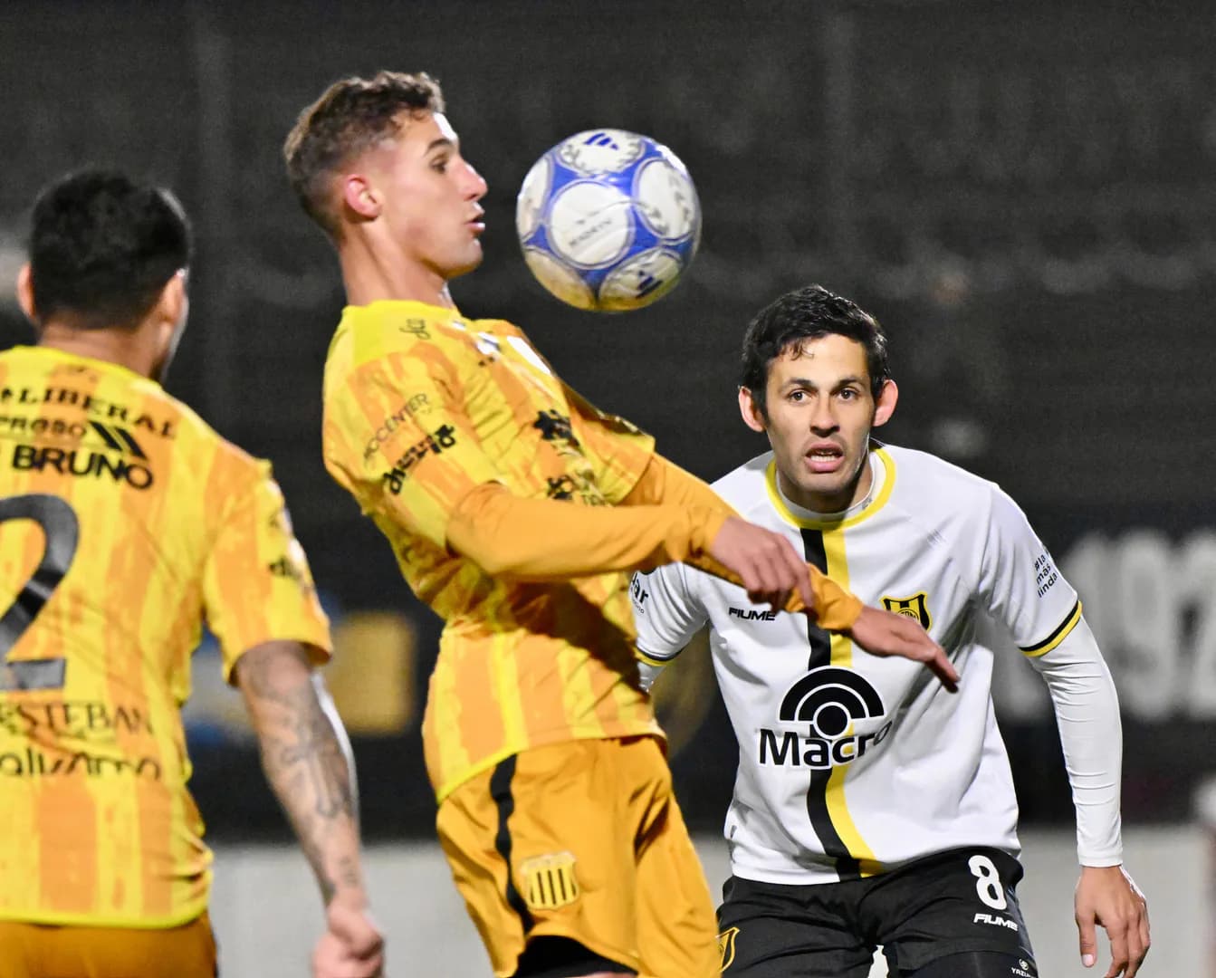 Mitre sufrió una dura goleada por 4 a 0 ante Deportivo Madryn en Chubut y cortó su racha invicta