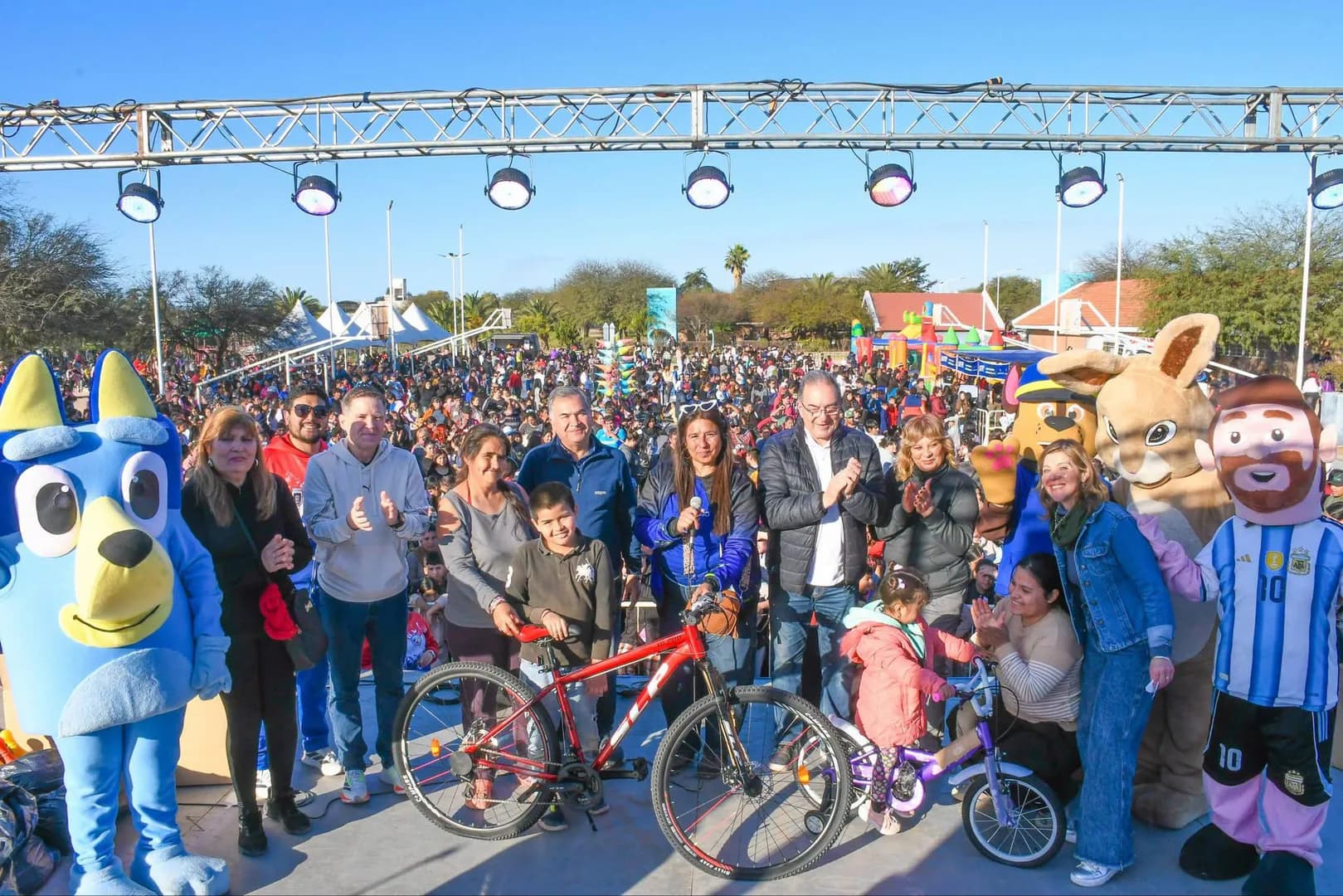 El Municipio de la Capital celebró el Día de la Niñez con una multitudinaria jornada en el Parque Sur