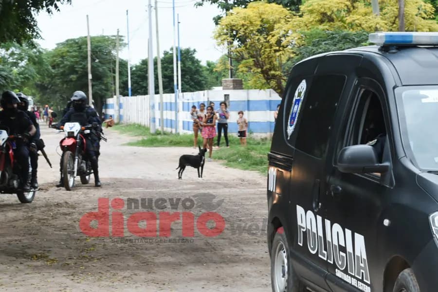 Quiso prender fuego una vivienda, los vecinos reaccionaron y terminó demorado