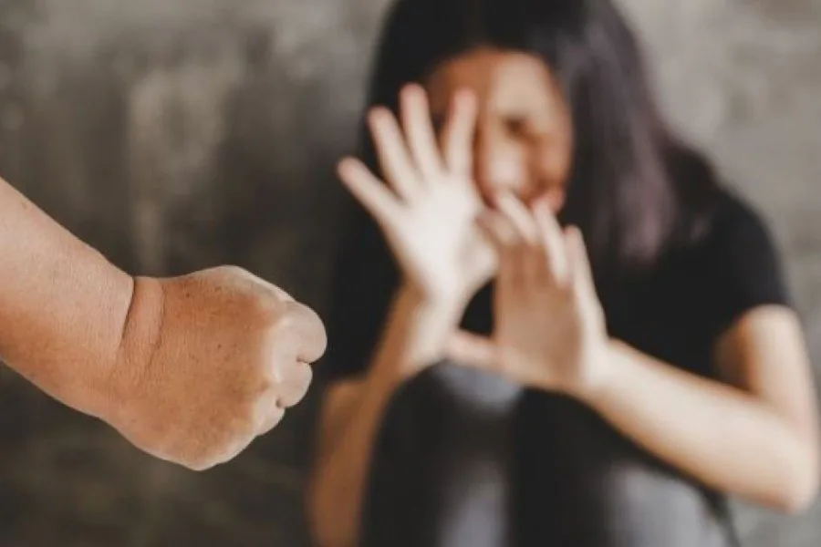 Detienen a un hombre tras golpear ferozmente a su pareja en la localidad de Los Quiroga