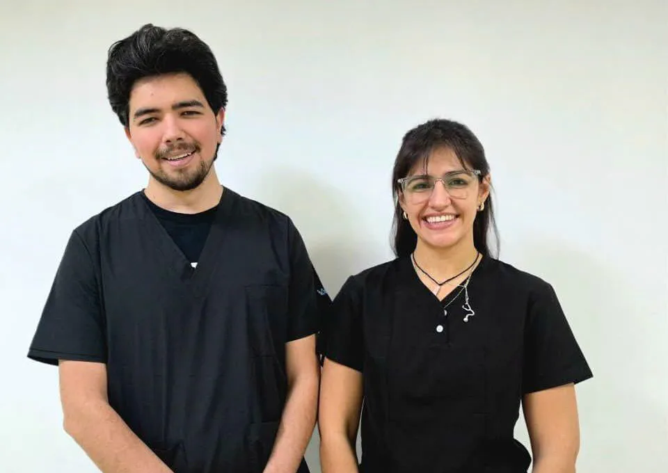 Dos nuevos médicos iniciaron su residencia de Cirugía en el Hospital Independencia