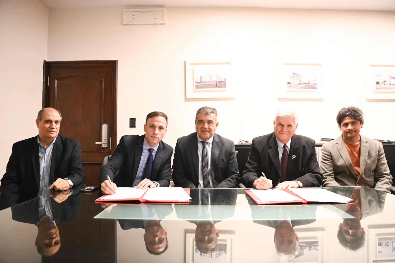 Firmaron un convenio para el relevamiento integral y mejora de la red de caminos rurales en la provincia